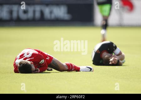 VOLENDAM - (l-r) Manfred Ugalde vom FC Twente, Damon Mirani vom FC Volendam während des niederländischen Eredivisie-Spiels zwischen dem FC Volendam und dem FC Twente im Kras-Stadion am 3. September 2023 in Volendam, Niederlande. ANP BART STOUTJESDYK Stockfoto