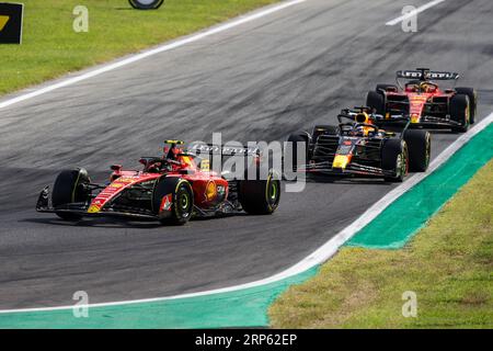 55 SAINZ Carlos (Spa), Scuderia Ferrari SF-23, Action 01 VERSTAPPEN Max (nld), Red Bull Racing RB19, Action 16 LECLERC Charles (mco), Scuderia Ferrari SF-23, Action während der Formel 1 Grand Prix 2023 von Pirelli Grand Premio d’Italia, 14. Runde der Formel-1-Weltmeisterschaft 2023 vom 1. Bis 3. September, 2023 auf dem Autodromo Nazionale di Monza, in Monza, Italien - Foto DPPI Stockfoto