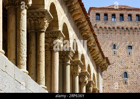 Blick auf die romanische Kirche Iglesia de San Juan de los Caballeros, Segovia, Spanien Stockfoto