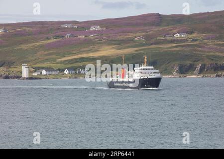 Die Fähre der Insel Arran legt in Port Ellen auf der Insel Islay in den Hebriden an. Stockfoto