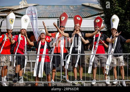 Monza, Italien. September 2023. Ferrari-Fans, F1 Grand Prix von Italien beim Autodromo Nazionale Monza am 1. September 2023 in Monza, Italien. (Foto von HIGH TWO) Credit: dpa/Alamy Live News Stockfoto