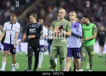 Genk, Belgien. September 2023. Anderlechts Spieler wurden nach einem Fußballspiel zwischen KRC Genk und RSCA Anderlecht am Sonntag, den 03. September 2023 in Genk, am 06. Tag der Saison 2023-2024 der „Jupiler Pro League“, der ersten Liga der belgischen Meisterschaft, abgebildet. BELGA PHOTO BRUNO FAHY Credit: Belga News Agency/Alamy Live News Stockfoto