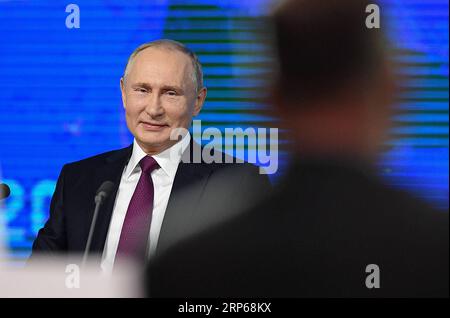 (190106) -- PEKING, 6. Januar 2019 -- Porträts des russischen Präsidenten Wladimir Putin am 2018. Dezember 2018 auf seiner jährlichen Pressekonferenz in Moskau, Russland. ) Porträts von Dez. 2018 EvgenyxSinitsyn PUBLICATIONxNOTxINxCHN Stockfoto