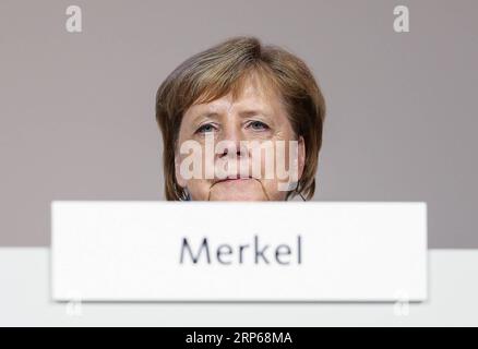 (190106) -- PEKING, 6. Januar 2019 (Xinhua) -- Portraits of Dez. 2018 Bundeskanzlerin Angela Merkel reagiert vor der Wahl des neuen Vorsitzenden der CDU auf der Parteikonferenz in Hamburg am 7. Dezember 2018. Annegret Kramp-Karrenbauer wurde auf dem 31. Parteitag hier am Freitag als Nachfolger von Bundeskanzlerin Angela Merkel, die die Partei seit 18 Jahren leitet, zum neuen Vorsitzenden der Christlich Demokratischen Union (CDU) gewählt. (Xinhua/Shan Yuqi) Porträts vom Dezember 2018 PUBLICATIONxNOTxINxCHN Stockfoto