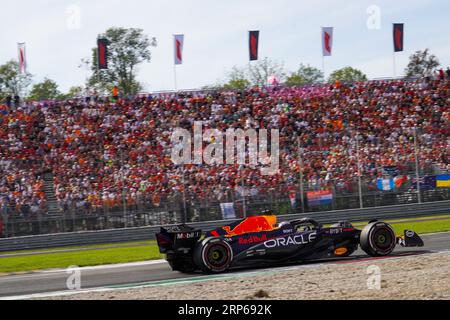 Monza, Italien. September 2023. Max Verstappen aus den Niederlanden fuhr den (1) Oracle Red Bull Racing RB19 während des Formel 1 Pirelli Grand Prix 2023 am 3. September 2023 in Monza, Italien. Credit: Luca Rossini/E-Mage/Alamy Live News Credit: Luca Rossini/E-Mage/Alamy Live News Stockfoto