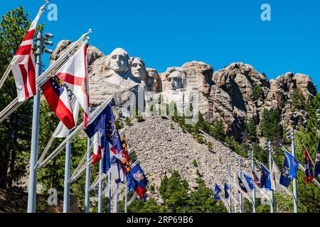 USA State Flags Line Eingang zum Mount Rushmore National Memorial; Black Hills; North Dakota; USA Stockfoto