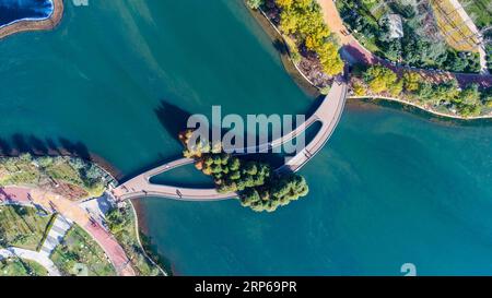 (190107) -- PEKING, 7. Januar 2019 -- Luftaufnahme vom 5. Januar 2019 zeigt die Landschaft des Kunming Wasserfallparks in Kunming, der Hauptstadt der südwestchinesischen Provinz Yunnan. ) XINHUA FOTOS DES TAGES HuxChao PUBLICATIONxNOTxINxCHN Stockfoto