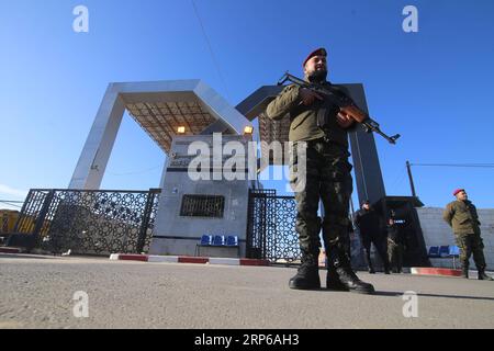 (190108) -- GAZA, 8. Januar 2019 -- Foto vom 7. Januar 2019 zeigt den Grenzübergang Rafah zwischen dem südlichen Gazastreifen und Ägypten. Die Hamas sagte am Montag, dass die Palästinensische Autonomiebehörde (PA) die Kontrolle über den Grenzübergang Rafah zwischen dem südlichen Gazastreifen und Ägypten an die Sicherheitskräfte der Hamas übergeben habe. MIDEAST-GAZA-RAFAH GRENZÜBERGANG KhaledxOmar PUBLICATIONxNOTxINxCHN Stockfoto