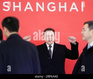 190107 -- SHANGHAI, 7. Januar 2019 Xinhua -- Tesla CEO Elon Musk nimmt am 7. Januar 2019 an der Spatenstich-Zeremonie des Tesla Shanghai Gigafactory in Shanghai, Ostchina, Teil. Xinhua/Ding Ting Xinhua Schlagzeilen: Tesla bricht in Shanghai PUBLICATIONxNOTxINxCHN auf Gigafactory auf Stockfoto