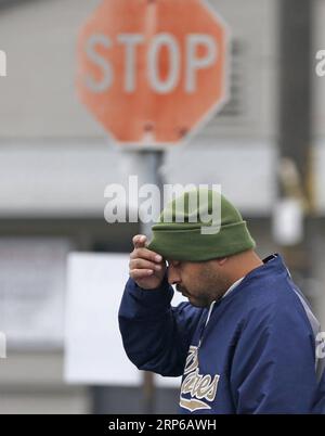 (190108) -- PEKING, 8. Januar 2019 (Xinhua) -- Ein Tagelöhner wartet auf Arbeitgeber in San Diego, USA, 5. Januar 2019. (XINHUA/Li Ying) XINHUA FOTOS DES TAGES PUBLICATIONxNOTxINxCHN Stockfoto