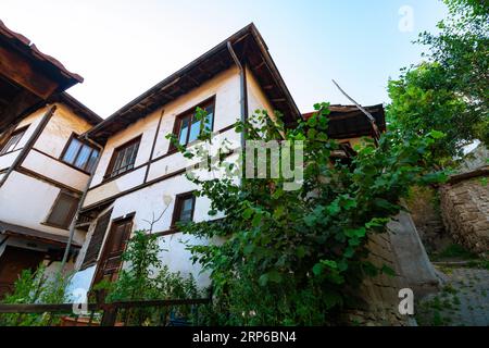 Traditionelle Häuser von Goynuk. Beispiele für die volkstümliche Architektur in Bolu Turkiye. Cittaslow-Städte von Turkiye. Stockfoto