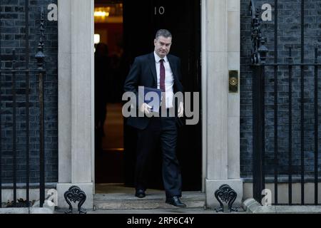 (190109) -- LONDON, 9. Januar 2019 (Xinhua) -- der britische Justizminister David Gauke verlässt das Kabinett am 8. Januar in der 10 Downing Street in London. 2019. Die britische Regierung bestätigte am Dienstag, dass am 15. Januar eine verzögerte Abstimmung über den Brexit stattfinden wird. (Xinhua/Tim Ireland) BRITISCH-LONDON-KABINETTSITZUNG-BREXIT PUBLICATIONxNOTxINxCHN Stockfoto