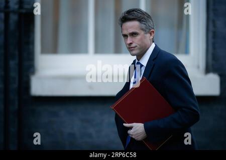 (190109) -- LONDON, 9. Januar 2019 (Xinhua) -- der britische Verteidigungsminister Gavin Williamson kommt am 8. Januar zu einer Kabinettssitzung in der 10 Downing Street in London, Großbritannien. 2019. Die britische Regierung bestätigte am Dienstag, dass am 15. Januar eine verzögerte Abstimmung über den Brexit stattfinden wird. (Xinhua/Tim Ireland) BRITISCH-LONDON-KABINETTSITZUNG-BREXIT PUBLICATIONxNOTxINxCHN Stockfoto