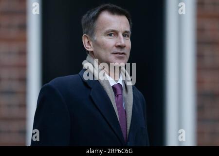 (190109) -- LONDON, 9. Januar 2019 (Xinhua) -- der britische Außenminister Jeremy Hunt trifft am 8. Januar zu einer Kabinettssitzung in der 10 Downing Street in London ein. 2019. Die britische Regierung bestätigte am Dienstag, dass am 15. Januar eine verzögerte Abstimmung über den Brexit stattfinden wird. (Xinhua/Tim Ireland) BRITISCH-LONDON-KABINETTSITZUNG-BREXIT PUBLICATIONxNOTxINxCHN Stockfoto