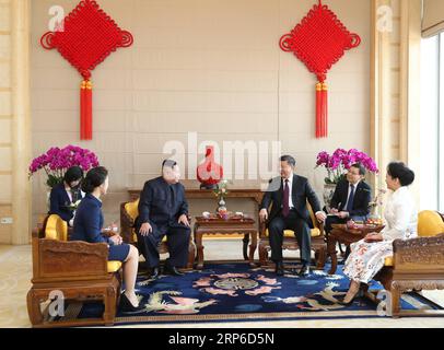 (190110) -- PEKING, 10. Januar 2019 -- Xi Jinping, Generalsekretär des Zentralkomitees der Kommunistischen Partei Chinas und chinesischer Präsident, trifft sich mit Kim Jong UN, Vorsitzender der Arbeiterpartei Koreas und Vorsitzender der Staatskommission der Demokratischen Volksrepublik Korea im Beijing Hotel in Peking, Hauptstadt Chinas, 9. Januar 2019. XI Jinping führte am Dienstag Gespräche mit Kim Jong UN, der am selben Tag nach Peking kam, um China zu besuchen. ) Xinhua Schlagzeilen: XI, Kim hält Gespräche, um wichtigen Konsens HuangxJingwen PUBLICATIONxNOTxINxCHN Stockfoto