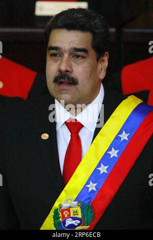 (190110) -- CARACAS, 10. Januar 2019 -- der venezolanische Präsident Nicolas Maduro wird während der Einweihungszeremonie des Präsidenten in Caracas, Venezuela, am 10. Januar 2019 gesehen. Nicolas Maduro wurde vor dem Obersten Gerichtshof vereidigt, am Donnerstag eine neue sechsjährige Amtszeit zu beginnen. Andrea Romero) VENEZUELA-CARACAS-NICOLAS MADURO-AMTSEINFÜHRUNG DES PRÄSIDENTEN BorisxVergara PUBLICATIONxNOTxINxCHN Stockfoto