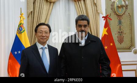 (190111) -- CARACAS, 11. Januar 2019 () -- Han Changfu (L), Sondergesandter des chinesischen Präsidenten Xi Jinping und Chinas Minister für Landwirtschaft und ländliche Angelegenheiten, trifft sich am 8. Januar 2019 in Caracas, der Hauptstadt Venezuelas, mit dem venezolanischen Präsidenten Nicolas Maduro. Han nahm am 10. Januar an der Einweihungszeremonie von Nicolas Maduro Teil. () Xinhua PUBLICATIONxNOTxINxCHN Stockfoto