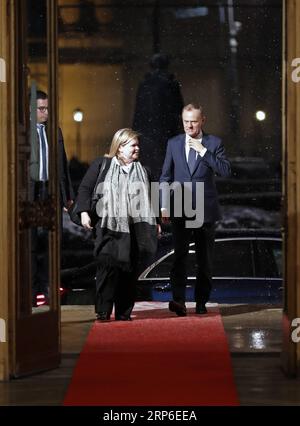 (190110) -- BUKAREST, 10. Januar 2019 -- der Präsident des Europäischen Rates Donald Tusk (1. R) trifft am 10. Januar 2019 im rumänischen Atheneum zu einer offiziellen Einweihungszeremonie zum Beginn des rumänischen Ratsvorsitzes der Europäischen Union (EU) in Bukarest, der Hauptstadt Rumäniens, ein. Rumänien übernimmt auf europäischer Ebene durch den Vorsitz des Rates der Europäischen Union (EU) eine Vorreiterrolle, und das Hauptziel seines Mandats ist die Konsolidierung eines kohärenteren, geeinteren und stärkeren Europas, sagte Präsident Klaus Iohannis am späten Donnerstag bei der offiziellen Amtseinführung Stockfoto