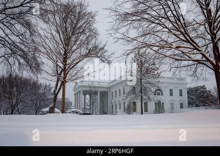 (190114) -- WASHINGTON, 14. Januar 2019 -- der Nordrasen des Weißen Hauses wird am 13. Januar 2019 in Washington D.C. in den Vereinigten Staaten im Schnee gesehen. ) U.S.-WASHINGTON.D.C.-SNOW ShenxTing PUBLICATIONxNOTxINxCHN Stockfoto