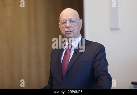 (190115) -- GENF, 15. Januar 2019 -- der Gründer des Weltwirtschaftsforums (WEF) Klaus Schwab spricht auf einer Pressekonferenz im WEF-Hauptsitz in Genf, Schweiz, 15. Januar 2019. Die Welt tritt aufgrund der technologischen Zerrüttung der Vierten Industriellen Revolution und der geo-ökonomischen und geopolitischen Neuausrichtung in eine Phase tiefer Instabilität ein, sagte Klaus Schwab am Dienstag. Die Jahrestagung des Forums 2019 findet vom 22. Bis 25. Januar in Davos-Klosters in der Schweiz statt. ) SCHWEIZ-GENF-WEF-KLAUS SCHWAB-PRESSEKONFERENZ XUXJINQUAN PUBLICATIONXNOTXINXCHN Stockfoto
