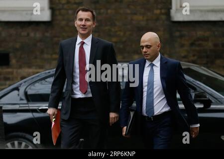 (190116) -- PEKING, 16. Januar 2019 -- der britische Staatssekretär für auswärtige Angelegenheiten und Commonwealth-Angelegenheiten Jeremy Hunt (L) und Innenminister Sajid Javid treffen am 15. Januar in der 10 Downing Street in London ein. 2019. ) Xinhua-Schlagzeilen: Unsicherheit steigt, nachdem das britische parlament den Brexit-Deal ablehnt TimxIreland PUBLICATIONxNOTxINxCHN Stockfoto