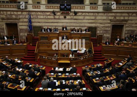 (190116) -- ATHEN, 16. Januar 2019 -- der griechische Premierminister Alexis Tsipras spricht während einer Parlamentssitzung in Athen, Griechenland, am 16. Januar 2019. Die Regierung des griechischen Premierministers Alexis Tsipras hat am Mittwoch eine Vertrauensabstimmung im griechischen parlament gewonnen, während eine neue entscheidende Abstimmung für die Ratifizierung des Makedonischen Namensabkommens in den kommenden Tagen folgen wird. ) GRIECHENLAND-ATHEN-REGIERUNG-VERTRAUEN-STIMMBERECHTIGTE MARIOSXLOLOS PUBLICATIONXNOTXINXCHN Stockfoto