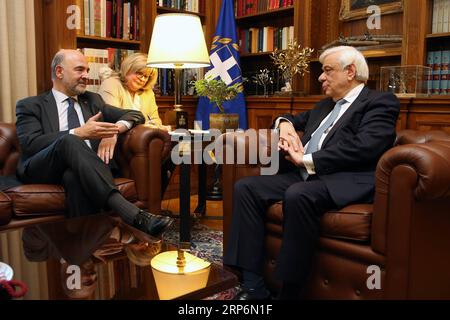 (190116) -- ATHEN, 16. Januar 2019 -- der griechische Präsident Prokopis Pavlopoulos (R) trifft sich am 16. Januar in Athen, Griechenland, mit Pierre Moscovici (L), dem EU-Kommissar für Wirtschaft und Finanzen, Steuern und Zoll, 2019. ) GRIECHENLAND-ATHEN-PRÄSIDENT-EU-MOSCOVICI-TREFFEN MARIOSXLOLOS PUBLICATIONXNOTXINXCHN Stockfoto