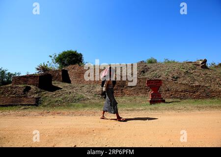 (190118) -- PYAY, 18. Januar 2019 -- Foto aufgenommen am 17. Januar 2018 zeigt eine Szene des Sri Ksetra Weltkulturerbes in Pyay in der Region Bago, Myanmar. Als eine der antiken Pyu-Städte liegt Sri Ksetra in der Region Pyay, Bago. Es wurde 2014 zusammen mit anderen zwei antiken Pyu-Städten – Halin und Beikthano – zum Weltkulturerbe Myanmars erklärt. MYANMAR-PYAY-ANTIKE PYU-STÄDTE-WELTKULTURERBE UXAUNG PUBLICATIONXNOTXINXCHN Stockfoto