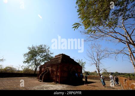 (190118) -- PYAY, 18. Januar 2019 -- Foto aufgenommen am 17. Januar 2018 zeigt eine Szene des Sri Ksetra Weltkulturerbes in Pyay in der Region Bago, Myanmar. Als eine der antiken Pyu-Städte liegt Sri Ksetra in der Region Pyay, Bago. Es wurde 2014 zusammen mit anderen zwei antiken Pyu-Städten – Halin und Beikthano – zum Weltkulturerbe Myanmars erklärt. MYANMAR-PYAY-ANTIKE PYU-STÄDTE-WELTKULTURERBE UXAUNG PUBLICATIONXNOTXINXCHN Stockfoto