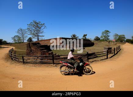 (190118) -- PYAY, 18. Januar 2019 -- Foto aufgenommen am 17. Januar 2018 zeigt eine Szene des Sri Ksetra Weltkulturerbes in Pyay in der Region Bago, Myanmar. Als eine der antiken Pyu-Städte liegt Sri Ksetra in der Region Pyay, Bago. Es wurde 2014 zusammen mit anderen zwei antiken Pyu-Städten – Halin und Beikthano – zum Weltkulturerbe Myanmars erklärt. MYANMAR-PYAY-ANTIKE PYU-STÄDTE-WELTKULTURERBE UXAUNG PUBLICATIONXNOTXINXCHN Stockfoto