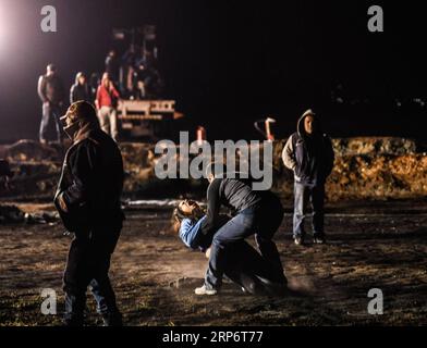 (190120) -- PEKING, 20. Januar 2019 (Xinhua) -- Verwandte weinen, als sie Leichen ihrer Geliebten am Ort einer Pipeline-Explosion in der Gemeinde Tlahuelilpan, Hidalgo, Mexiko, 19. Januar 2019 finden. Die Zahl der Todesopfer bei einer Pipeline-Explosion in Zentralmexiko ist auf 71 gestiegen, sagten die Behörden am Samstag. (Xinhua/Xin Yuewei) XINHUA FOTOS DES TAGES PUBLICATIONxNOTxINxCHN Stockfoto