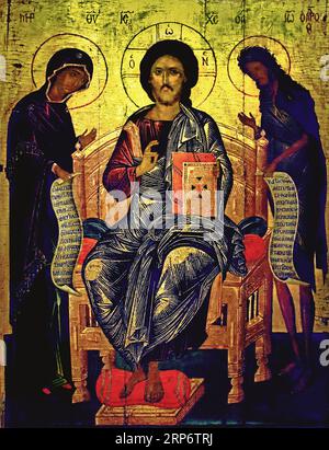 Ikone mit Deesis 16. Jahrhundert Athen Griechenland Byzantinisches Museum Orthodoxe Kirche Griechisch ( Icon ) Deësis oder Deisis ist eine traditionelle ikonische Darstellung von Christus in Majestät oder Christus Pantokratator thronend, mit einem Buch, und flankiert von der Jungfrau Maria und St. Johannes der Täufer. Stockfoto