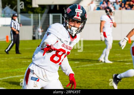 Stuttgart, Deutschland. September 2023. European League of Football, elf/ Game : Helvetische Garde bei Stuttgart Surge am 03. September 2023, im Gazi-Stadion, Stuttgart, Deutschland, Helvetic Guards/WR # 81 Lucas Veluire Credit: Frank Baumert/Alamy Live News Stockfoto