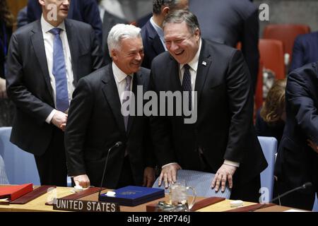 (190126) -- VEREINTEN NATIONEN, 26. Januar 2019 -- US-Außenminister Mike Pompeo (R, Front) spricht mit Alan Duncan (L, Front), britischer Staatsminister für Europa und Amerika, vor einer Dringlichkeitssitzung des Sicherheitsrates der Vereinten Nationen über die Situation in Venezuela im UN-Hauptquartier in New York, 26. Januar 2019. ) VN-SICHERHEITSRAT-VENEZUELA-NOTFALLSITZUNG LIXMUZI PUBLICATIONXNOTXINXCHN Stockfoto