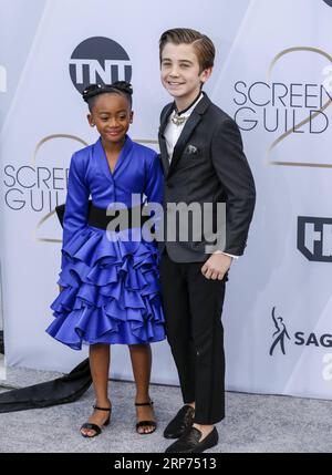 (190128) -- LOS ANGELES, 28. Januar 2019 -- Schauspielerin Faithe Herman und Schauspieler Parker Bates treffen am 27. Januar 2019 für die 25. Jährlichen Screen Actors Guild Awards im Shrine Auditorium in Los Angeles ein. Li Ying) U.S.-LOS ANGELES-sag VERLEIHT liying3 PUBLICATIONxNOTxINxCHN Stockfoto