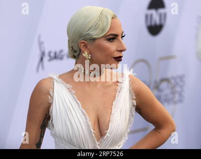 (190128) -- LOS ANGELES, 28. Januar 2019 -- Schauspielerin Lady Gaga kommt am 27. Januar 2019 für die 25. Jährlichen Screen Actors Guild Awards im Shrine Auditorium in Los Angeles, USA. Li Ying) U.S.-LOS ANGELES-sag VERLEIHT liying3 PUBLICATIONxNOTxINxCHN Stockfoto