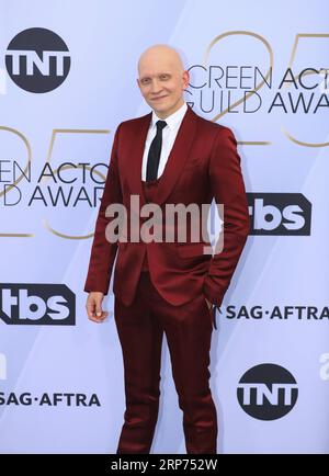 (190128) -- LOS ANGELES, 28. Januar 2019 -- der Schauspieler Anthony Carrigan kommt am 27. Januar 2019 für die 25. Jährlichen Screen Actors Guild Awards im Shrine Auditorium in Los Angeles, USA. Li Ying) U.S.-LOS ANGELES-sag VERLEIHT liying3 PUBLICATIONxNOTxINxCHN Stockfoto