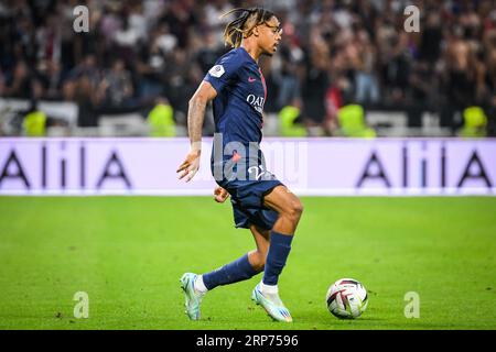 Lyon, Frankreich. September 2023. Bradley BARCOLA von PSG während des Ligue-1-Fußballspiels der französischen Meisterschaft zwischen Olympique Lyonnais (Lyon) und Paris Saint-Germain am 3. September 2023 im Groupama-Stadion in Decines-Charpieu bei Lyon, Frankreich - Foto Matthieu Mirville/DPPI Credit: DPPI Media/Alamy Live News Stockfoto