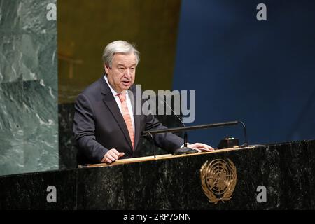 190128 -- VEREINTEN NATIONEN, 28. Januar 2019 -- der Generalsekretär der Vereinten Nationen Antonio Guterres spricht an die Gedenkzeremonie zum Holocaust im UN-Hauptquartier in New York, 28. Januar 2019. Guterres sagte am Montag, dass der alte Antisemitismus zurück sei und sich neonazistische Gruppen bei einer Zeremonie zum Internationalen Gedenktag zum Gedenken an die Opfer des Holocaust vermehren. UN-HOLOCAUST-GEDENKZEREMONIE LixMuzi PUBLICATIONxNOTxINxCHN Stockfoto