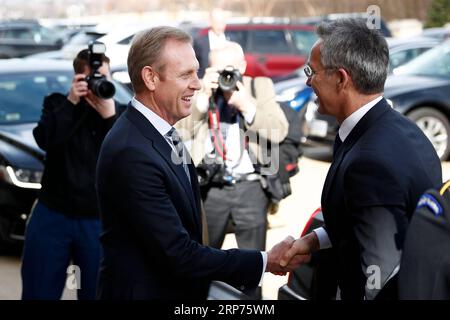 (190129) -- PEKING, 29. Januar 2019 -- US-Verteidigungsminister Patrick Shanahan (L) begrüßt NATO-Generalsekretär Jens Stoltenberg im Pentagon in Arlington, 28. Januar 2019. ) XINHUA FOTOS DES TAGES TingxShen PUBLICATIONxNOTxINxCHN Stockfoto