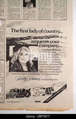 1970er-Werbespot für das Album „New Harvest First Gathering“ von Dolly Parton im NME Music Paper Stockfoto
