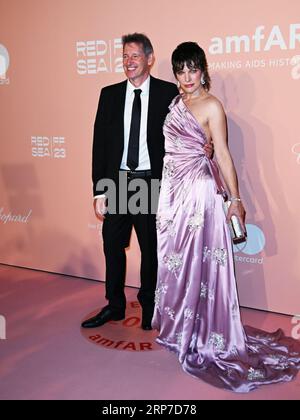 Venedig, Italien. September 2023. AmfAR Gala auf dem Foto: Paul WS Anderson und Milla Jovovich Credit: Independent Photo Agency/Alamy Live News Stockfoto