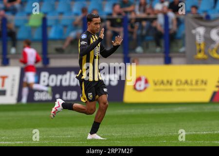 Arnhem, Niederlande. September 2023. ARNHEM, NIEDERLANDE - 3. SEPTEMBER: Miliano Jonathans von Vitesse während des niederländischen Eredivisie-Spiels zwischen Vitesse und AZ Alkmaar im Stadion Gelredome am 3. September 2023 in Arnhem, Niederlande. (Foto von Ben Gal/Orange Pictures) Credit: Orange Pics BV/Alamy Live News Stockfoto