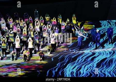 (190211) -- SARAJEVO, 11. Februar 2019 (Xinhua) -- Tänzerinnen und Tänzer treten während der Eröffnungszeremonie des 14. Europäischen Jugend-Olympischen Festivals (EYOF 2019) im städtischen Olympiastadion in Sarajevo, Bosnien und Herzegowina (BiH) am 10. Februar 2019 auf. (Xinhua/Nedim Grabovica) (SP)BOSNIEN UND HERZEGOWINA-SARAJEVO-EUROPEAN YOUTH OLYMPIC FESTIVAL PUBLICATIONxNOTxINxCHN Stockfoto