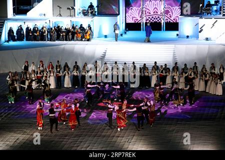 (190211) -- SARAJEVO, 11. Februar 2019 (Xinhua) -- Tänzerinnen und Tänzer treten während der Eröffnungszeremonie des 14. Europäischen Jugend-Olympischen Festivals (EYOF 2019) im städtischen Olympiastadion in Sarajevo, Bosnien und Herzegowina (BiH) am 10. Februar 2019 auf. (Xinhua/Nedim Grabovica) (SP)BOSNIEN UND HERZEGOWINA-SARAJEVO-EUROPEAN YOUTH OLYMPIC FESTIVAL PUBLICATIONxNOTxINxCHN Stockfoto