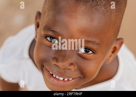 Nahaufnahme lächelndes afrikanisches Kind Stockfoto