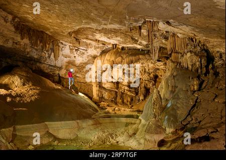 Karsthöhle, Höhlenforscher, Krizna jama, Cerknica, Carniola, Slowenien Stockfoto