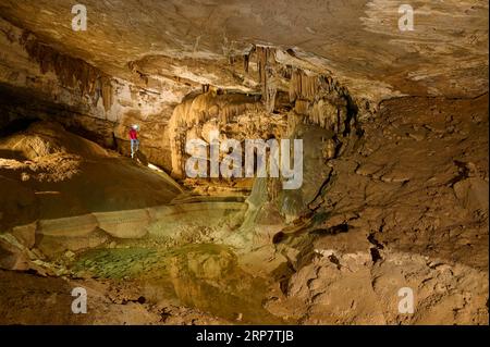 Karsthöhle, Höhlenforscher, Krizna jama, Cerknica, Carniola, Slowenien Stockfoto