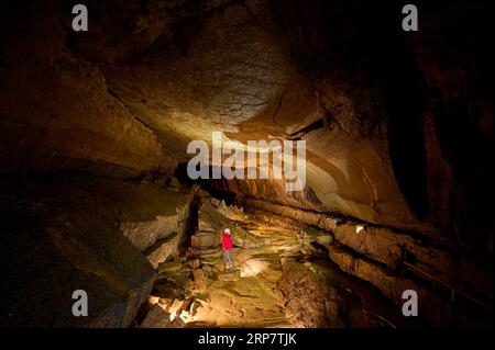 Karsthöhle, Höhlenforscher, Krizna jama, Cerknica, Carniola, Slowenien Stockfoto