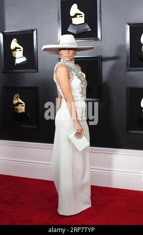 (190212) -- LOS ANGELES, 12. Februar 2019 () -- Jennifer Lopez kommt für die 61. Jährlichen Grammy Awards in Los Angeles, USA, am 10. Februar 2019. () U.S.-LOS ANGELES-GRAMMY AWARDS xinhua PUBLICATIONxNOTxINxCHN Stockfoto